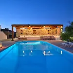 Nif With Private Swimming Pool *
